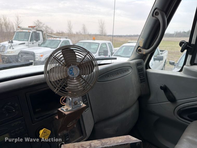 image for item FB8041 2006 International 7400 dump truck