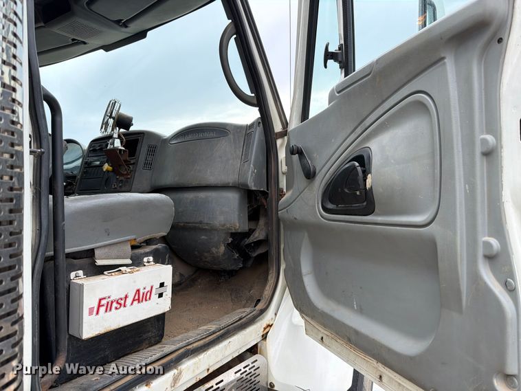 image for item FB8041 2006 International 7400 dump truck