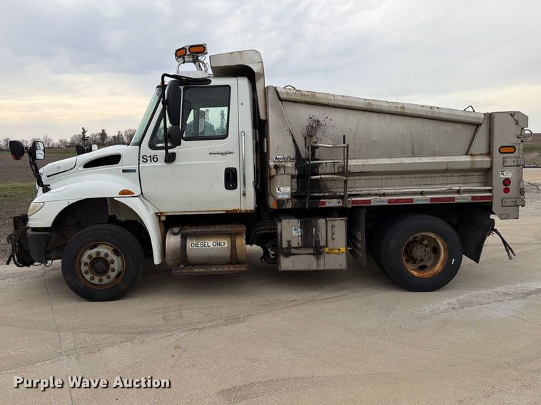 image for item FB8042 2013 International 4300 dump truck