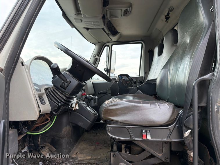 image for item FB8042 2013 International 4300 dump truck