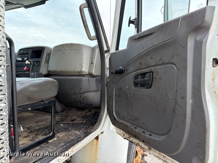 image for item FB8042 2013 International 4300 dump truck