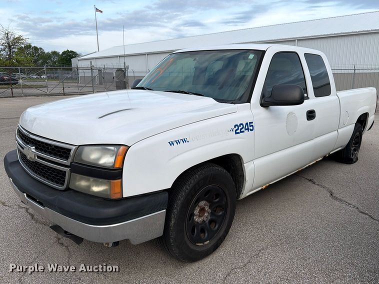 image for item FC3019 2006 Chevrolet Silverado 1500 Ext. Cab pickup truck
