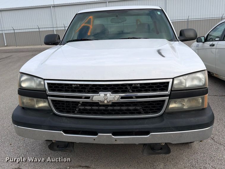 image for item FC3019 2006 Chevrolet Silverado 1500 Ext. Cab pickup truck