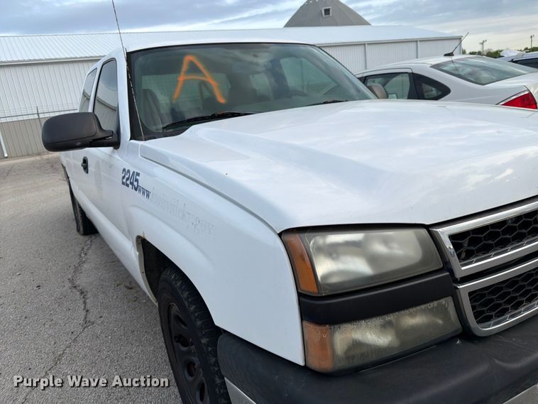 image for item FC3019 2006 Chevrolet Silverado 1500 Ext. Cab pickup truck