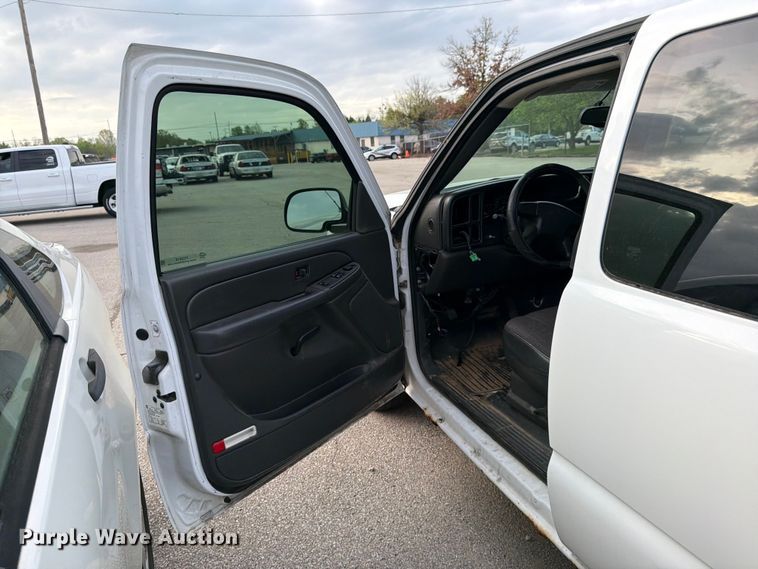 image for item FC3019 2006 Chevrolet Silverado 1500 Ext. Cab pickup truck