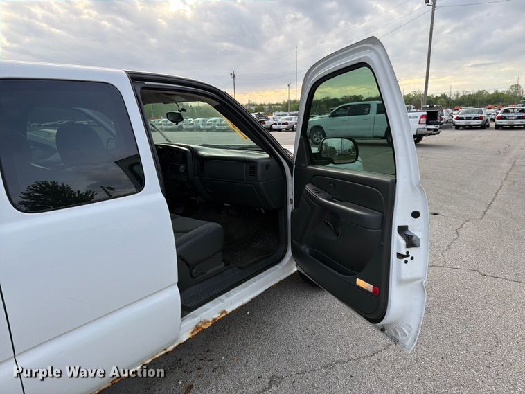 image for item FC3019 2006 Chevrolet Silverado 1500 Ext. Cab pickup truck