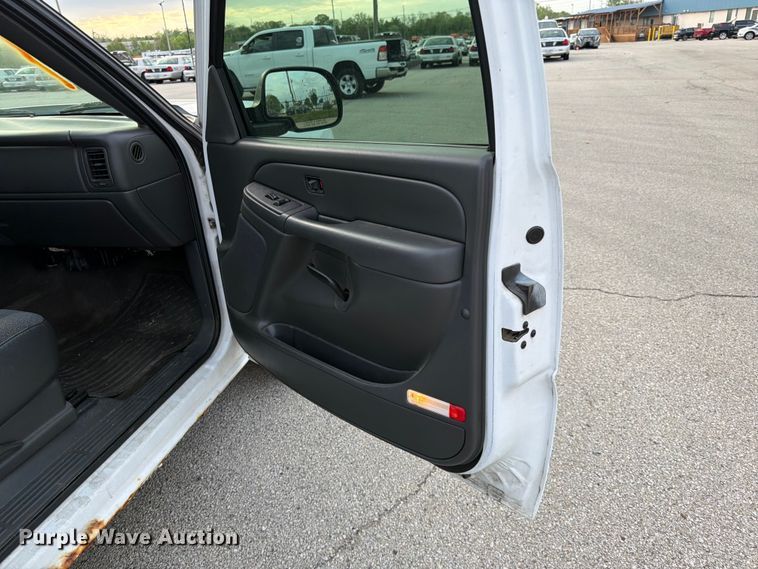 image for item FC3019 2006 Chevrolet Silverado 1500 Ext. Cab pickup truck