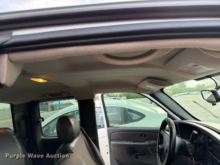 image for item FC3019 2006 Chevrolet Silverado 1500 Ext. Cab pickup truck