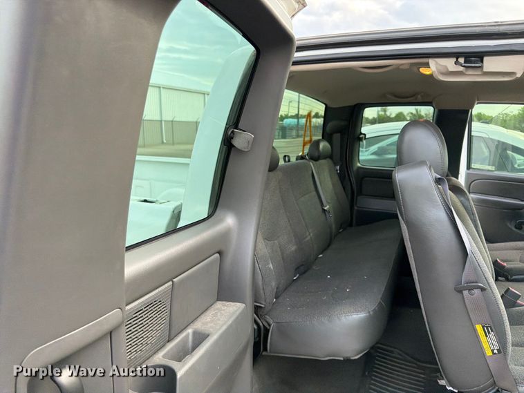 image for item FC3019 2006 Chevrolet Silverado 1500 Ext. Cab pickup truck