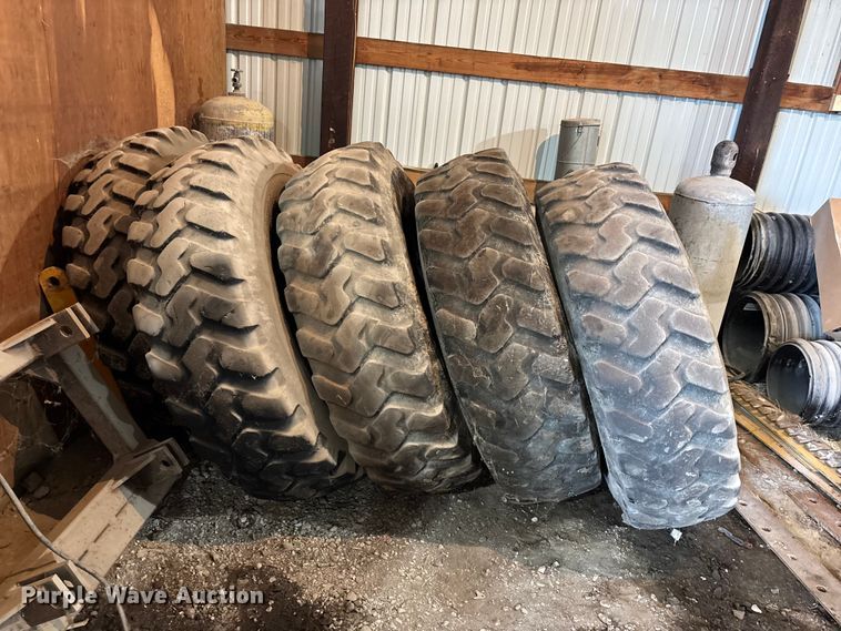 image for item FC4541 (5) 14.00R24 motor grader tires