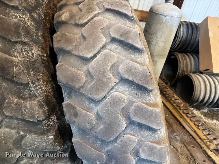 image for item FC4541 (5) 14.00R24 motor grader tires