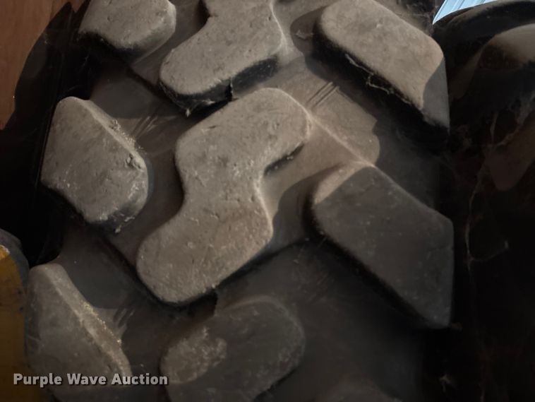 image for item FC4541 (5) 14.00R24 motor grader tires