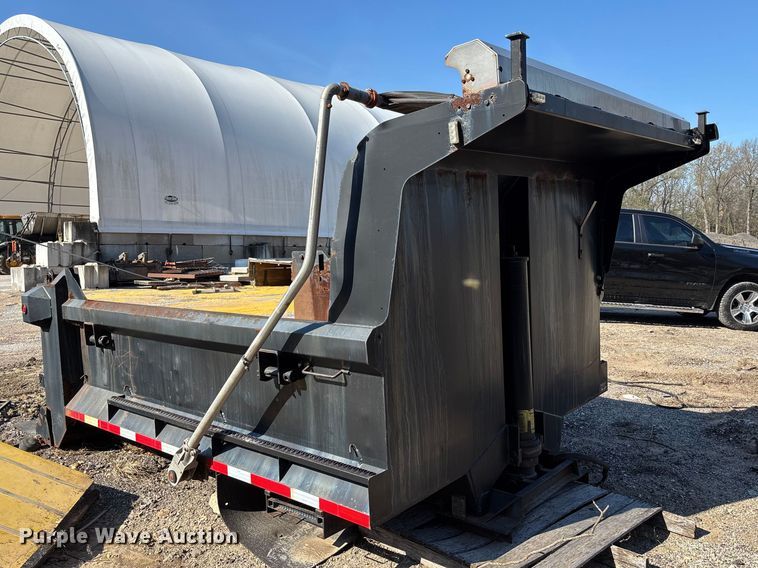 image for item FC4561 2004 Viking dump truck bed