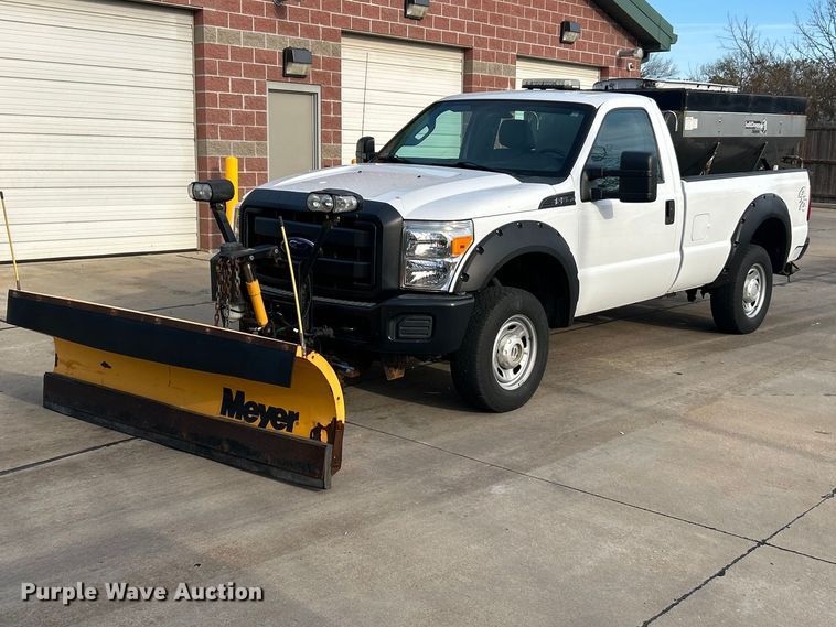 image for item FC5378 2016 Ford F350 Super Duty XL pickup truck