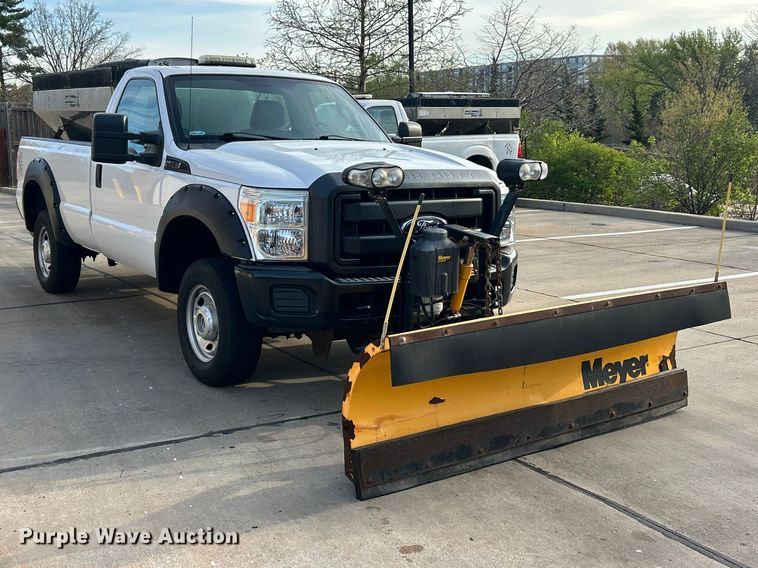 image for item FC5378 2016 Ford F350 Super Duty XL pickup truck