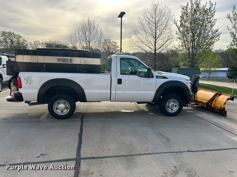 image for item FC5378 2016 Ford F350 Super Duty XL pickup truck