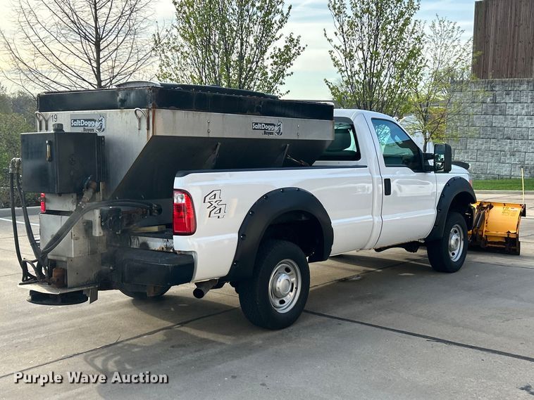 image for item FC5378 2016 Ford F350 Super Duty XL pickup truck