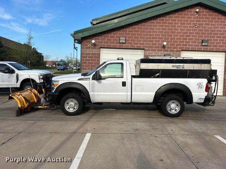 image for item FC5378 2016 Ford F350 Super Duty XL pickup truck