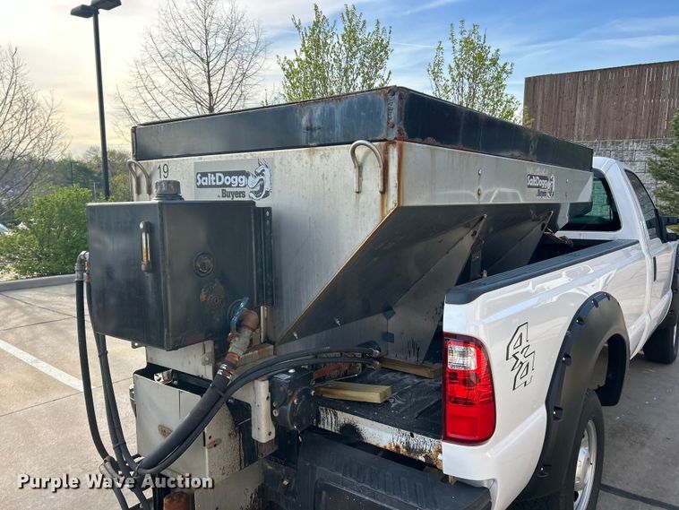 image for item FC5378 2016 Ford F350 Super Duty XL pickup truck