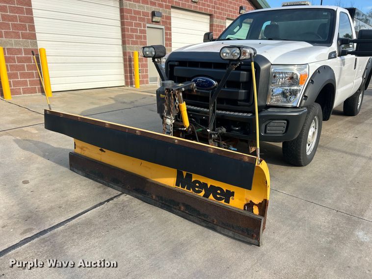 image for item FC5378 2016 Ford F350 Super Duty XL pickup truck