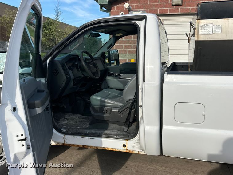 image for item FC5378 2016 Ford F350 Super Duty XL pickup truck