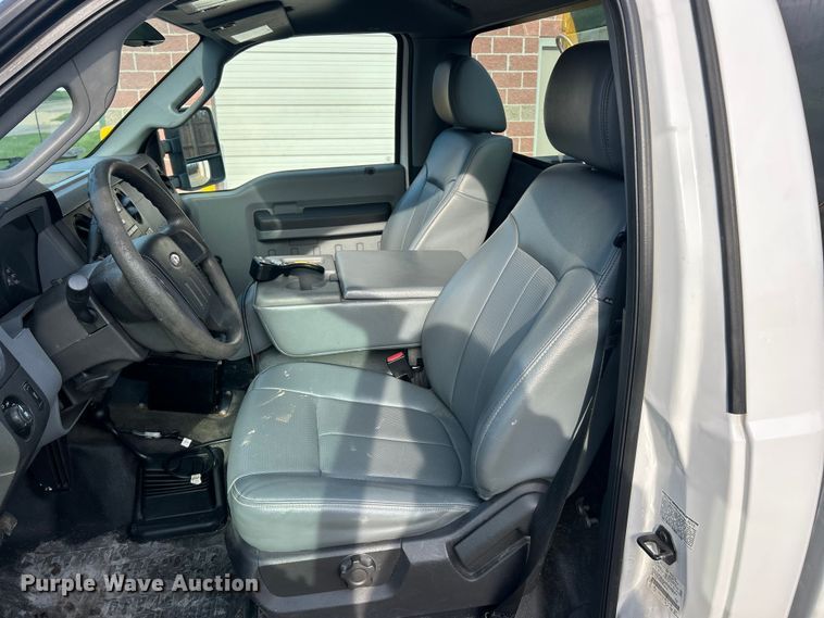 image for item FC5378 2016 Ford F350 Super Duty XL pickup truck