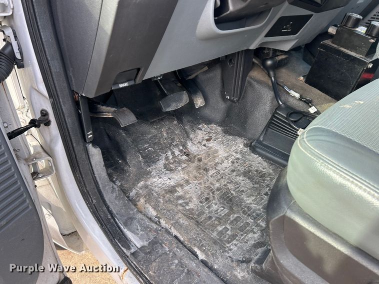 image for item FC5378 2016 Ford F350 Super Duty XL pickup truck