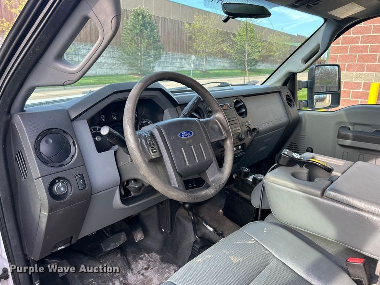 image for item FC5378 2016 Ford F350 Super Duty XL pickup truck