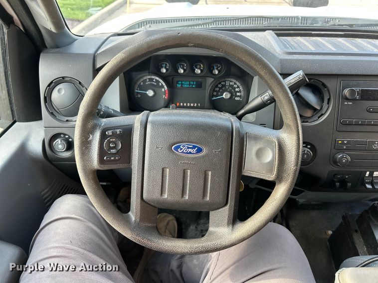 image for item FC5378 2016 Ford F350 Super Duty XL pickup truck