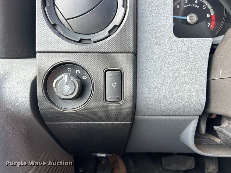 image for item FC5378 2016 Ford F350 Super Duty XL pickup truck