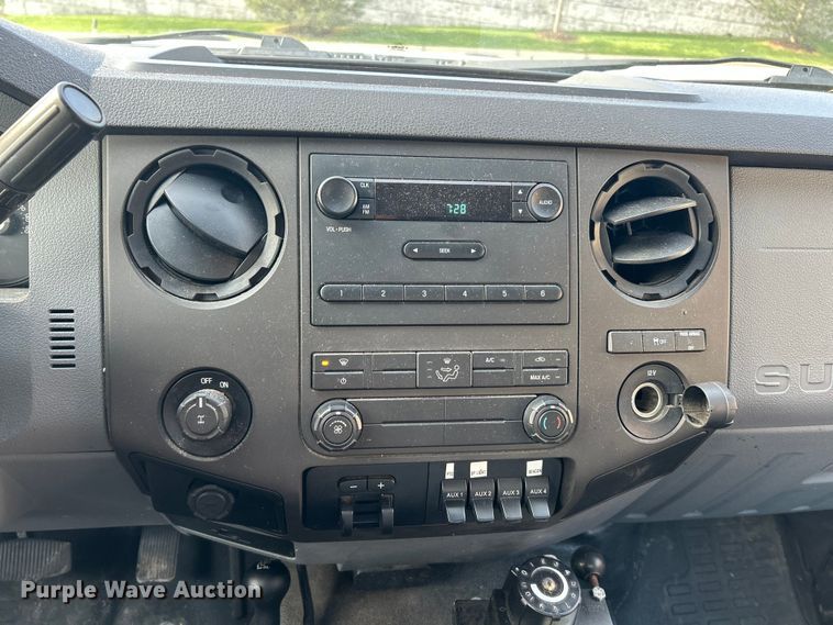 image for item FC5378 2016 Ford F350 Super Duty XL pickup truck