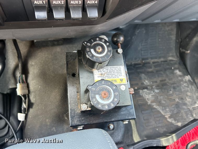 image for item FC5378 2016 Ford F350 Super Duty XL pickup truck