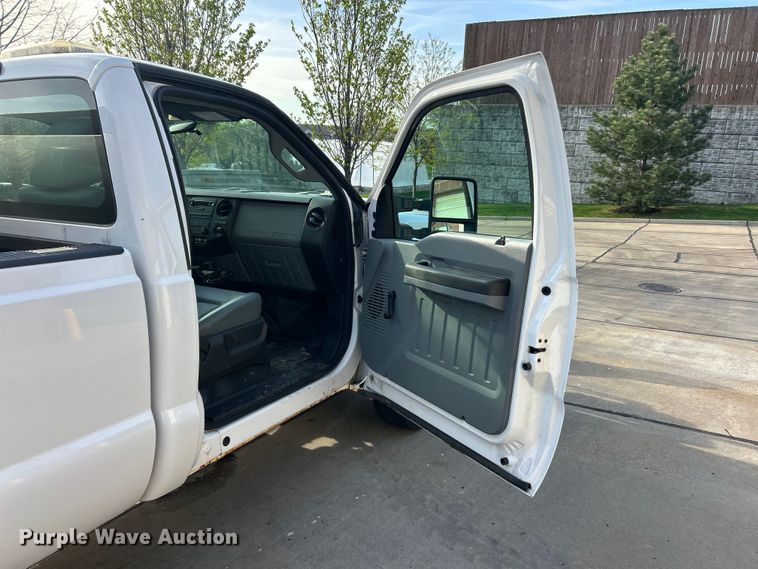 image for item FC5378 2016 Ford F350 Super Duty XL pickup truck