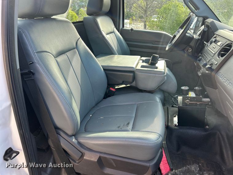 image for item FC5378 2016 Ford F350 Super Duty XL pickup truck