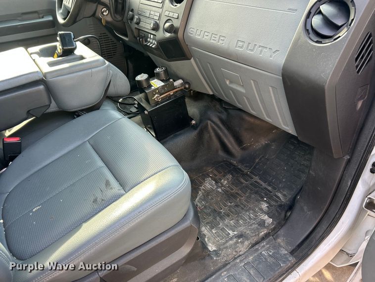 image for item FC5378 2016 Ford F350 Super Duty XL pickup truck