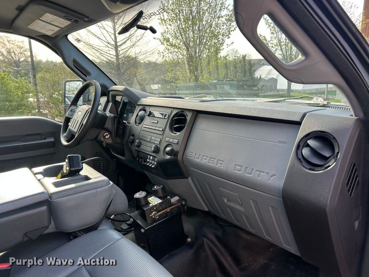 image for item FC5378 2016 Ford F350 Super Duty XL pickup truck