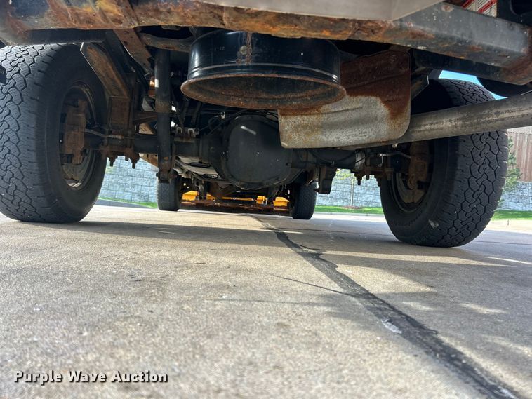 image for item FC5378 2016 Ford F350 Super Duty XL pickup truck