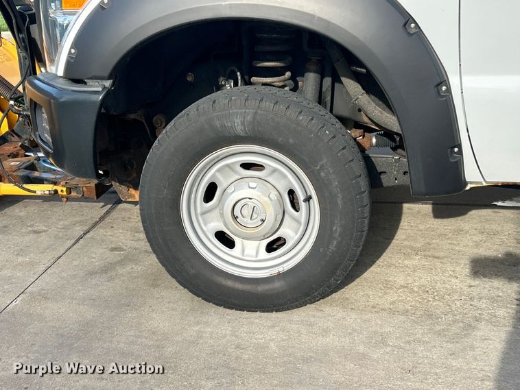 image for item FC5378 2016 Ford F350 Super Duty XL pickup truck