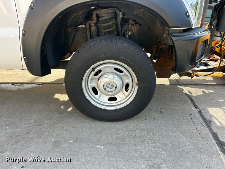 image for item FC5378 2016 Ford F350 Super Duty XL pickup truck