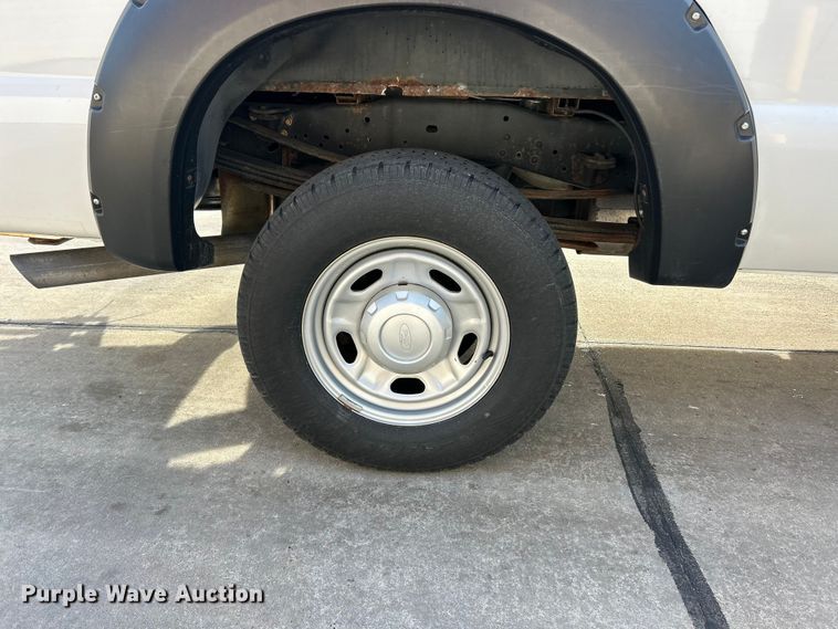 image for item FC5378 2016 Ford F350 Super Duty XL pickup truck