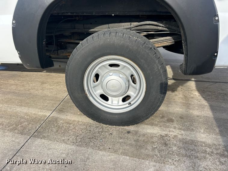 image for item FC5378 2016 Ford F350 Super Duty XL pickup truck