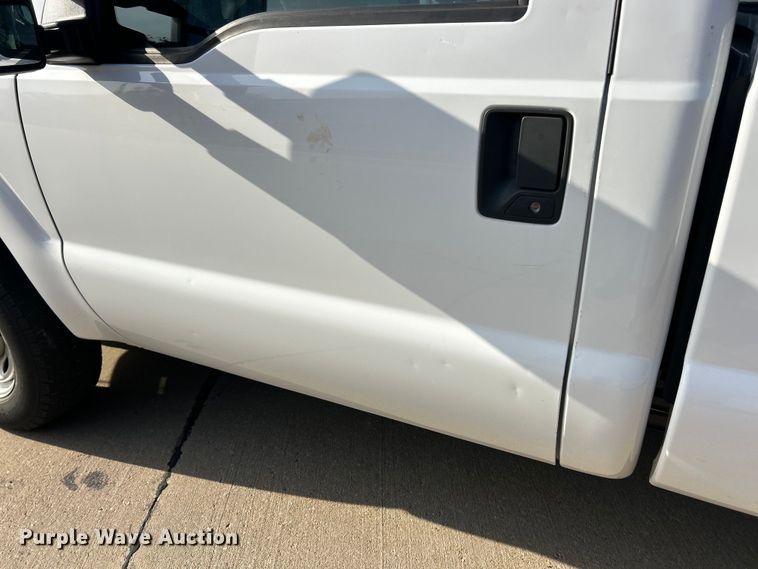 image for item FC5379 2016 Ford F350 Super Duty XL  pickup truck