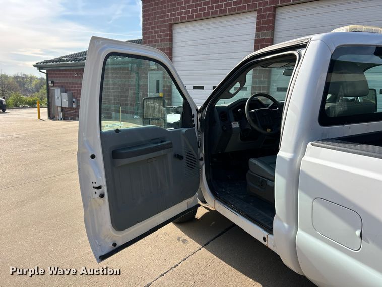 image for item FC5379 2016 Ford F350 Super Duty XL  pickup truck