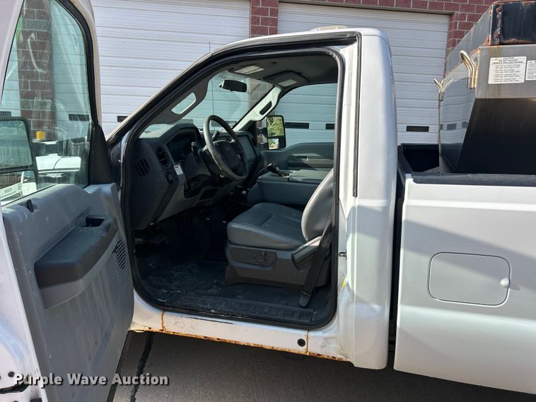 image for item FC5379 2016 Ford F350 Super Duty XL  pickup truck