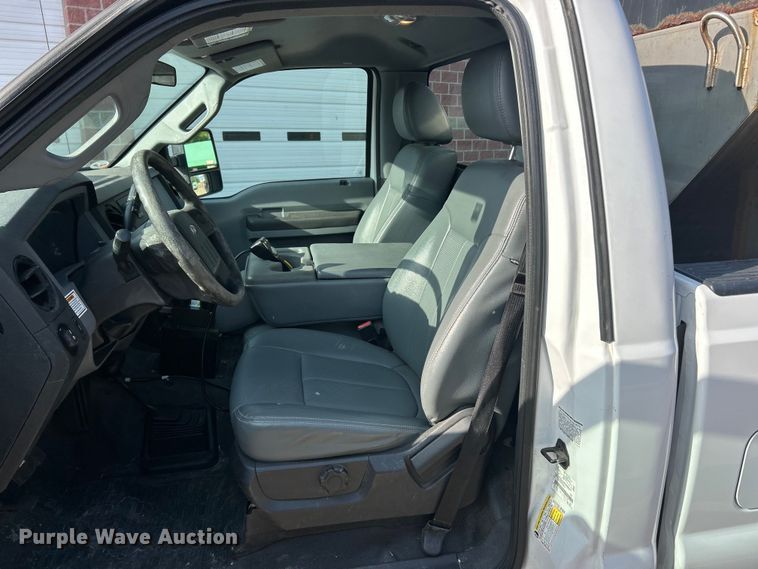 image for item FC5379 2016 Ford F350 Super Duty XL  pickup truck