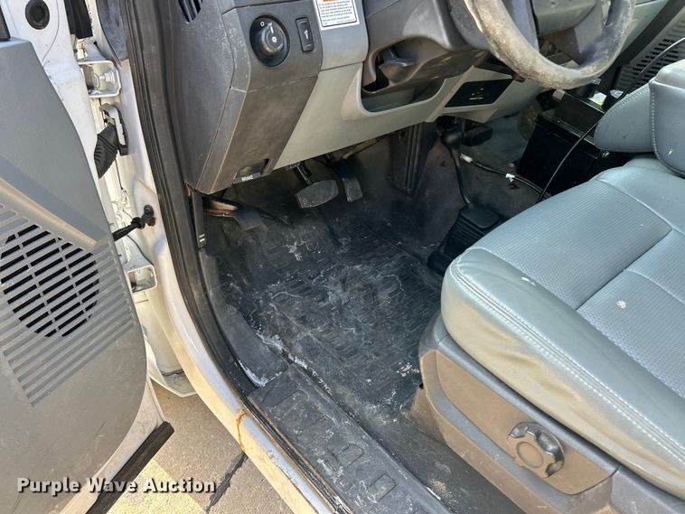 image for item FC5379 2016 Ford F350 Super Duty XL  pickup truck