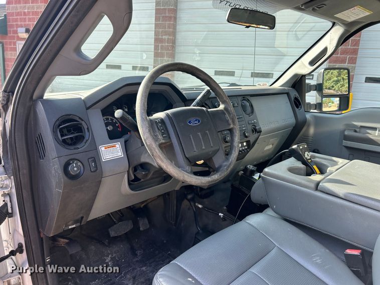 image for item FC5379 2016 Ford F350 Super Duty XL  pickup truck