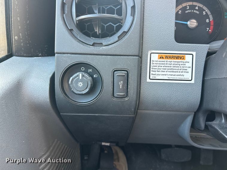 image for item FC5379 2016 Ford F350 Super Duty XL  pickup truck