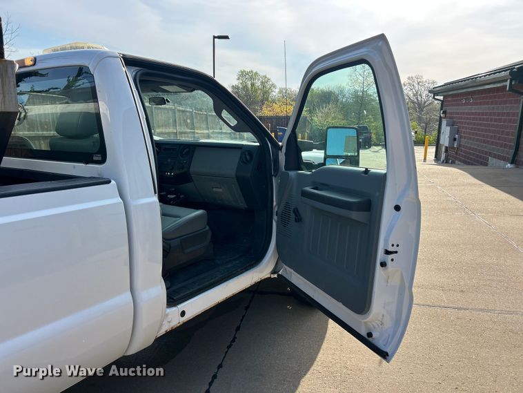 image for item FC5379 2016 Ford F350 Super Duty XL  pickup truck