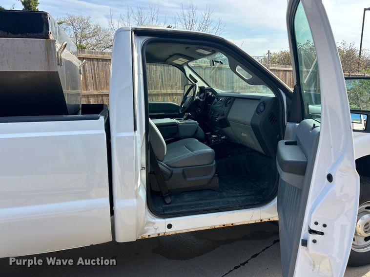 image for item FC5379 2016 Ford F350 Super Duty XL  pickup truck